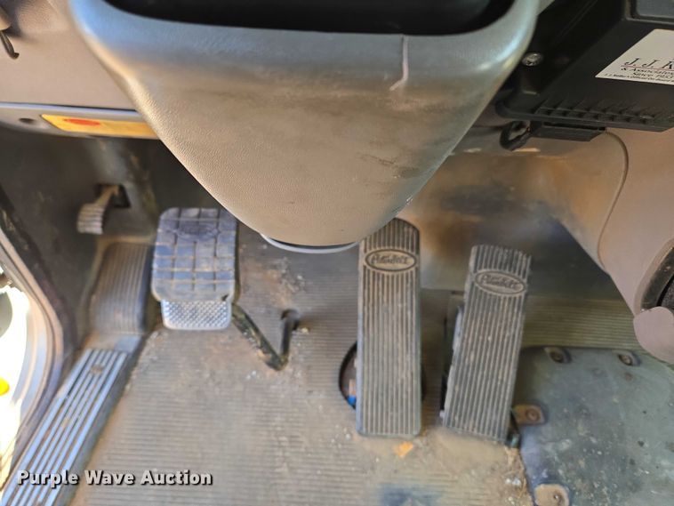 image for item YA1103 2012 Peterbilt 365 crane truck