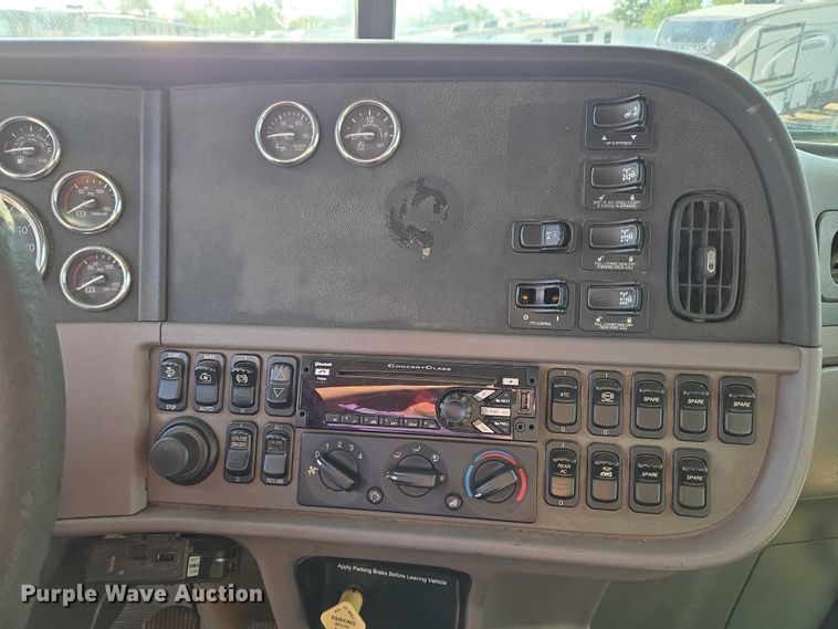 image for item YA1103 2012 Peterbilt 365 crane truck