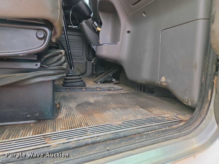 image for item YA1103 2012 Peterbilt 365 crane truck