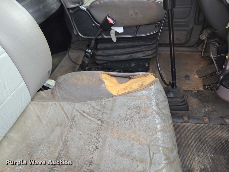 image for item YA1103 2012 Peterbilt 365 crane truck