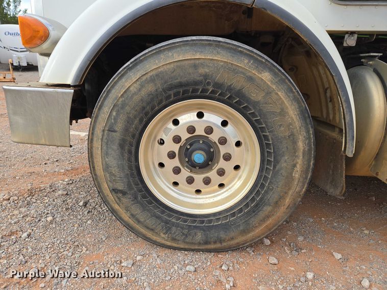 image for item YA1103 2012 Peterbilt 365 crane truck