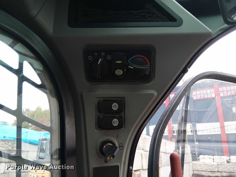 image for item EM0053 2016 Caterpillar 289D tracked skid steer loader