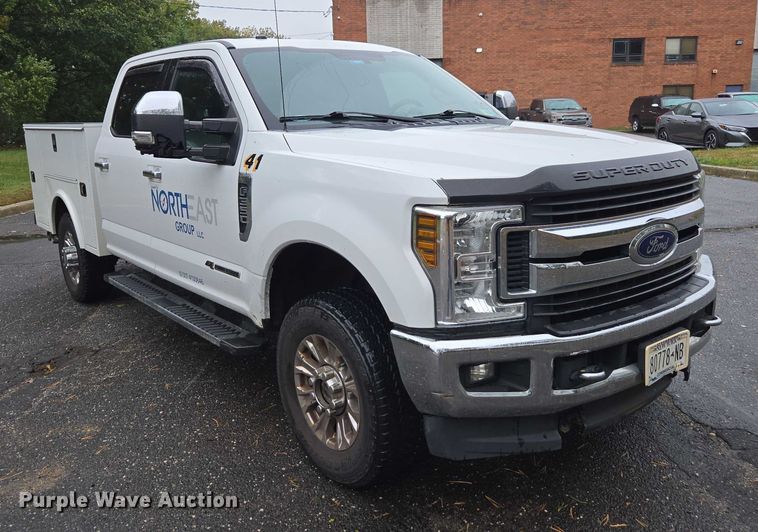 image for item EV3501 2019 Ford F350 Super Duty Crew Cab utility bed pickup truck