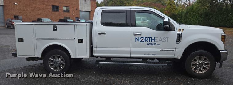 image for item EV3501 2019 Ford F350 Super Duty Crew Cab utility bed pickup truck