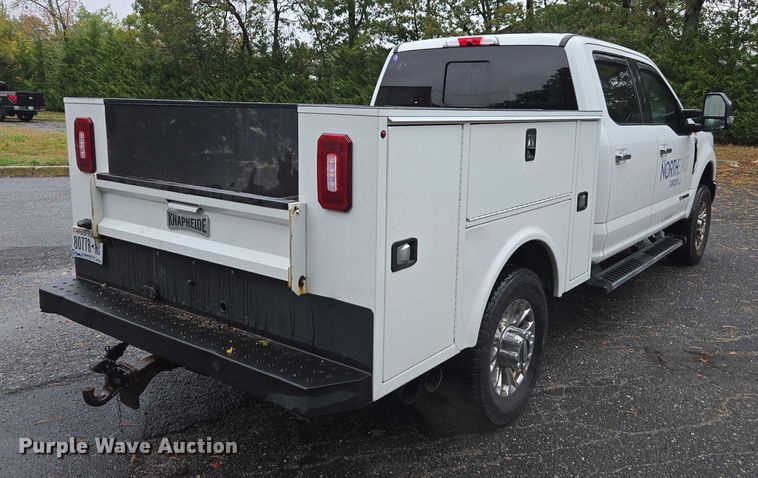 image for item EV3501 2019 Ford F350 Super Duty Crew Cab utility bed pickup truck