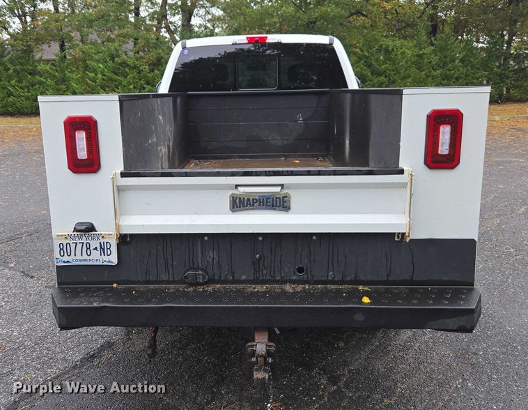 image for item EV3501 2019 Ford F350 Super Duty Crew Cab utility bed pickup truck