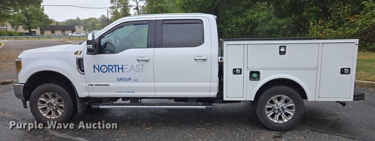 image for item EV3501 2019 Ford F350 Super Duty Crew Cab utility bed pickup truck