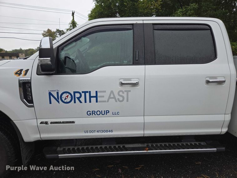 image for item EV3501 2019 Ford F350 Super Duty Crew Cab utility bed pickup truck