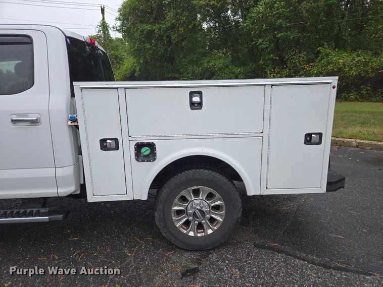 image for item EV3501 2019 Ford F350 Super Duty Crew Cab utility bed pickup truck