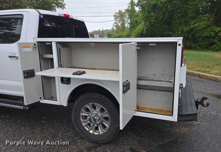 image for item EV3501 2019 Ford F350 Super Duty Crew Cab utility bed pickup truck