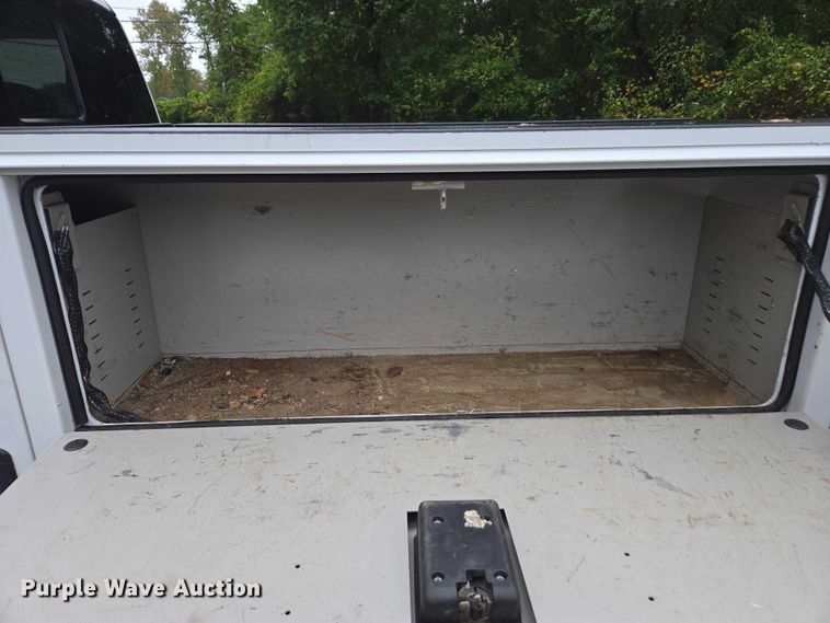 image for item EV3501 2019 Ford F350 Super Duty Crew Cab utility bed pickup truck