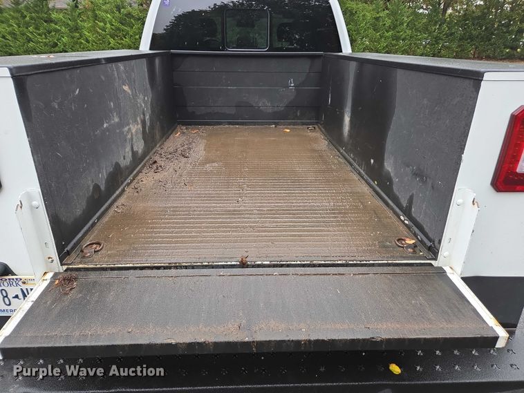 image for item EV3501 2019 Ford F350 Super Duty Crew Cab utility bed pickup truck