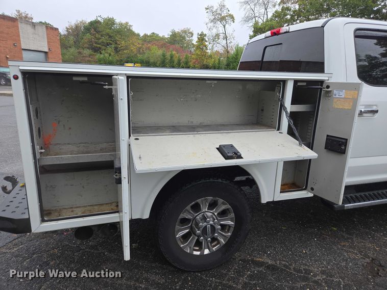image for item EV3501 2019 Ford F350 Super Duty Crew Cab utility bed pickup truck