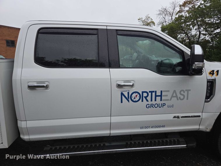 image for item EV3501 2019 Ford F350 Super Duty Crew Cab utility bed pickup truck