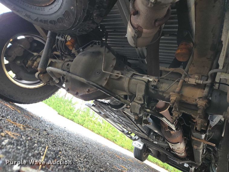 image for item EV3501 2019 Ford F350 Super Duty Crew Cab utility bed pickup truck