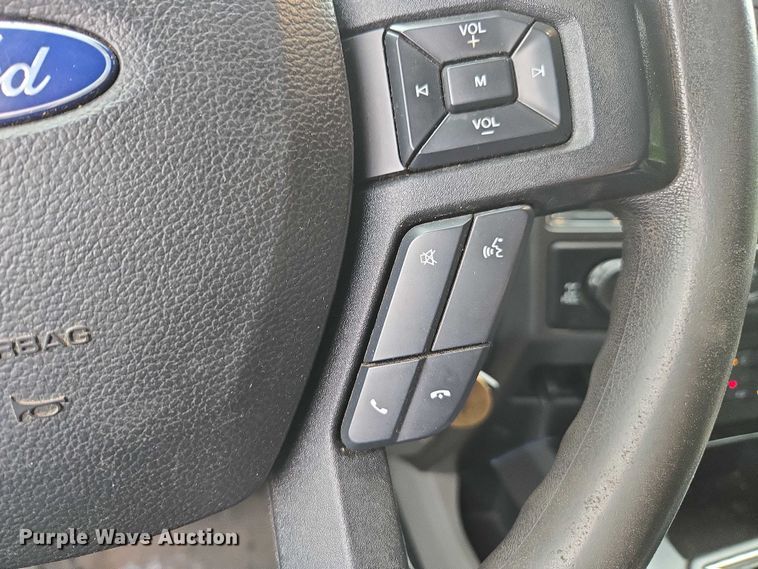 image for item EV3501 2019 Ford F350 Super Duty Crew Cab utility bed pickup truck