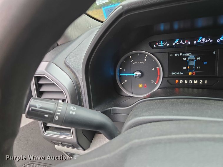 image for item EV3501 2019 Ford F350 Super Duty Crew Cab utility bed pickup truck