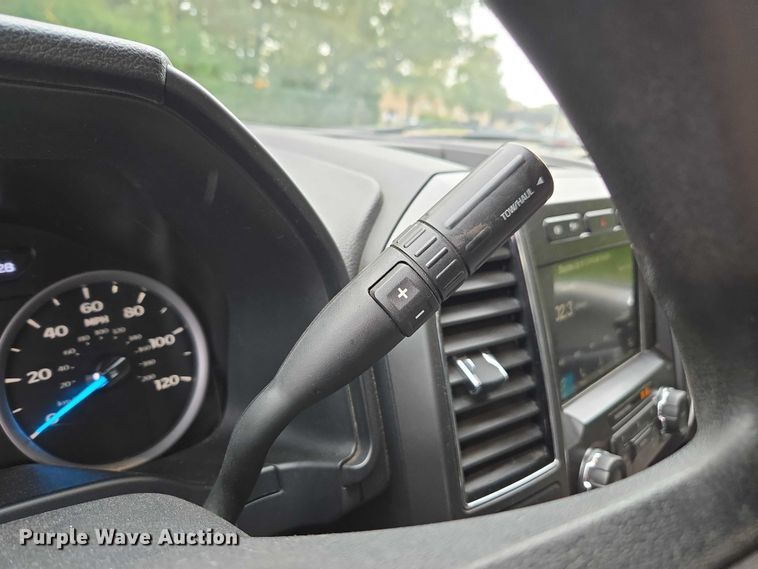 image for item EV3501 2019 Ford F350 Super Duty Crew Cab utility bed pickup truck