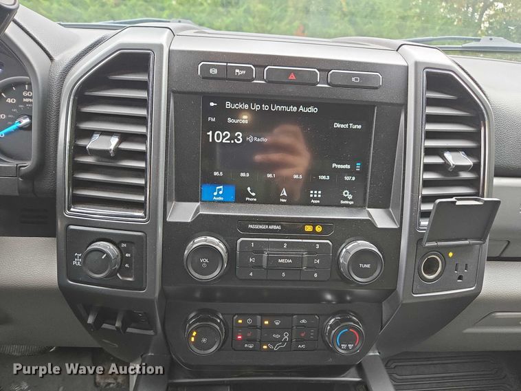 image for item EV3501 2019 Ford F350 Super Duty Crew Cab utility bed pickup truck