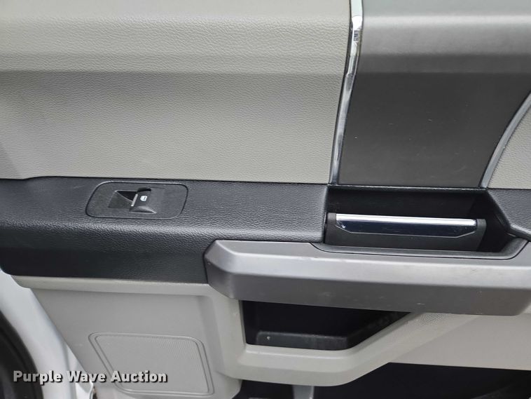 image for item EV3501 2019 Ford F350 Super Duty Crew Cab utility bed pickup truck