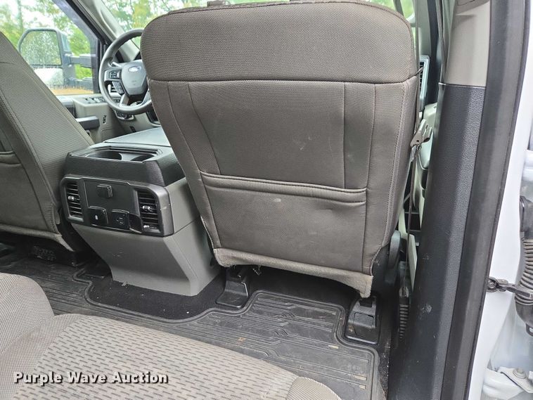 image for item EV3501 2019 Ford F350 Super Duty Crew Cab utility bed pickup truck