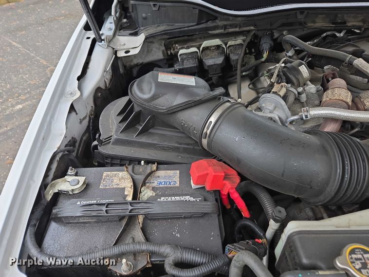 image for item EV3501 2019 Ford F350 Super Duty Crew Cab utility bed pickup truck