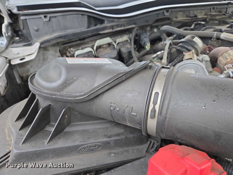 image for item EV3501 2019 Ford F350 Super Duty Crew Cab utility bed pickup truck