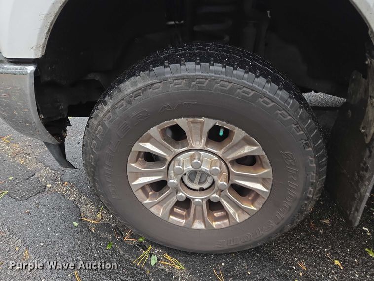 image for item EV3501 2019 Ford F350 Super Duty Crew Cab utility bed pickup truck