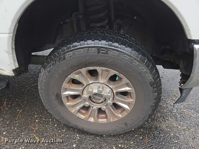 image for item EV3501 2019 Ford F350 Super Duty Crew Cab utility bed pickup truck