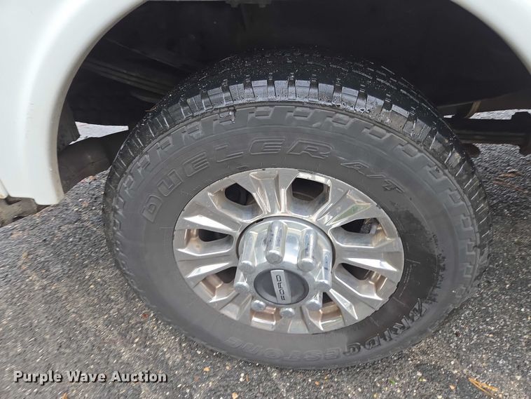 image for item EV3501 2019 Ford F350 Super Duty Crew Cab utility bed pickup truck