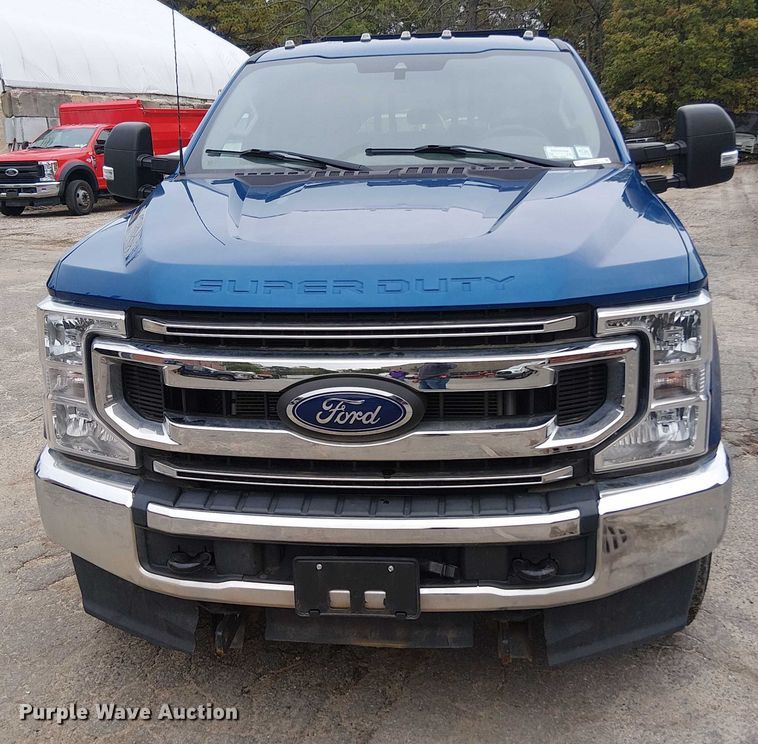 image for item EV3502 2022 Ford F350 Super Duty SuperCab pickup truck
