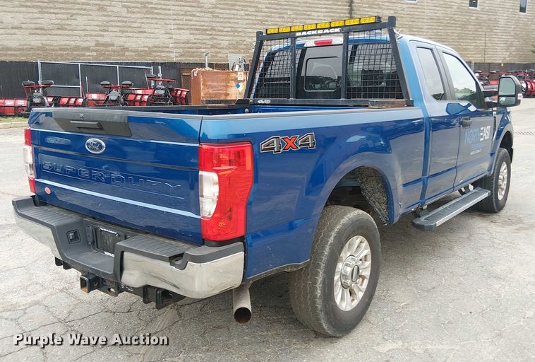 image for item EV3502 2022 Ford F350 Super Duty SuperCab pickup truck