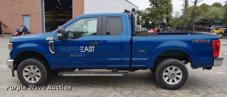 image for item EV3502 2022 Ford F350 Super Duty SuperCab pickup truck