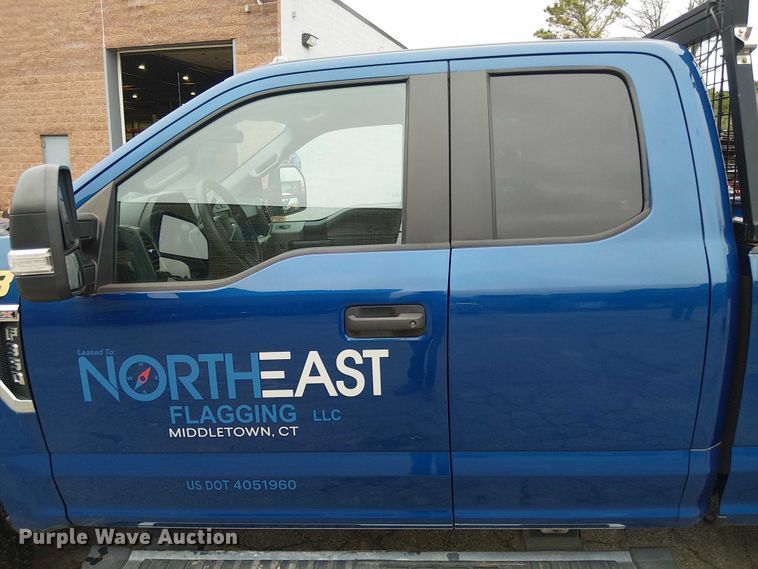 image for item EV3502 2022 Ford F350 Super Duty SuperCab pickup truck