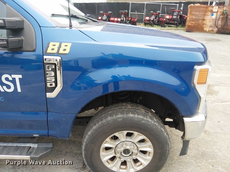 image for item EV3502 2022 Ford F350 Super Duty SuperCab pickup truck