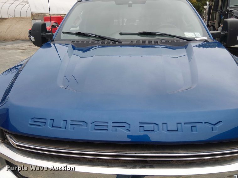 image for item EV3502 2022 Ford F350 Super Duty SuperCab pickup truck