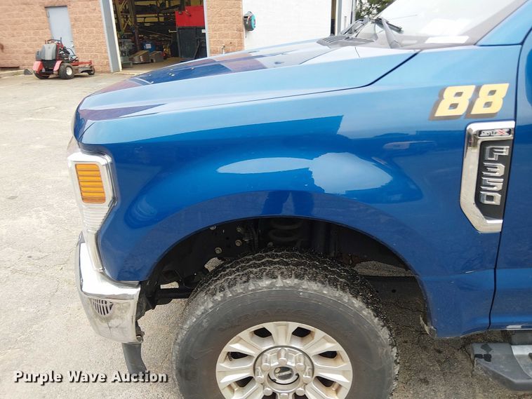 image for item EV3502 2022 Ford F350 Super Duty SuperCab pickup truck