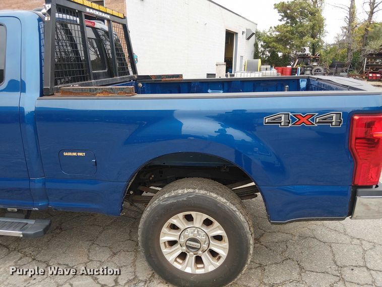 image for item EV3502 2022 Ford F350 Super Duty SuperCab pickup truck