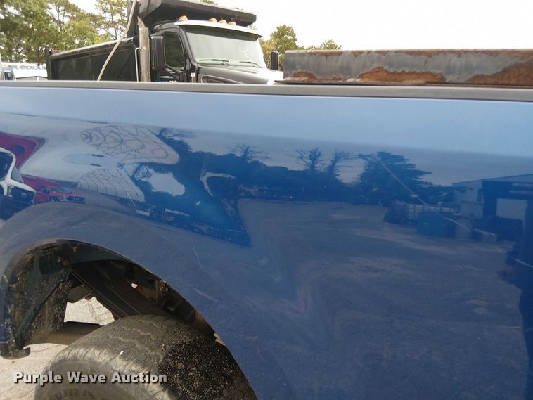 image for item EV3502 2022 Ford F350 Super Duty SuperCab pickup truck