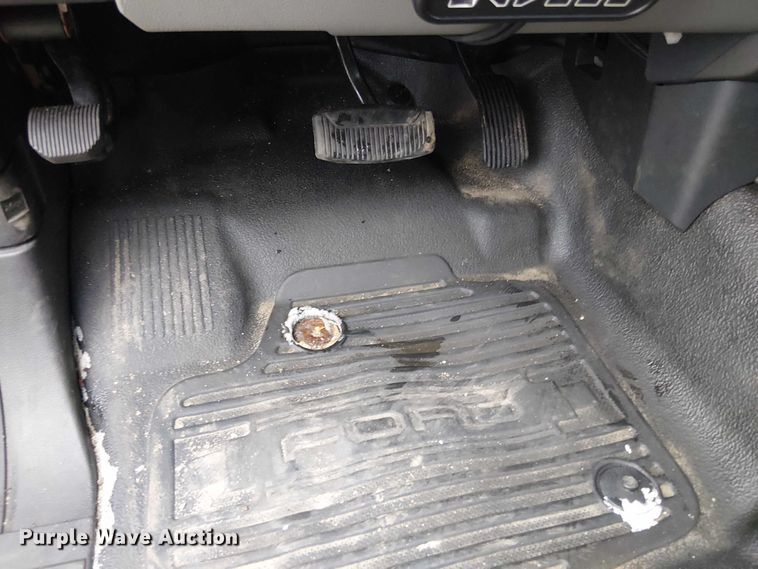 image for item EV3502 2022 Ford F350 Super Duty SuperCab pickup truck