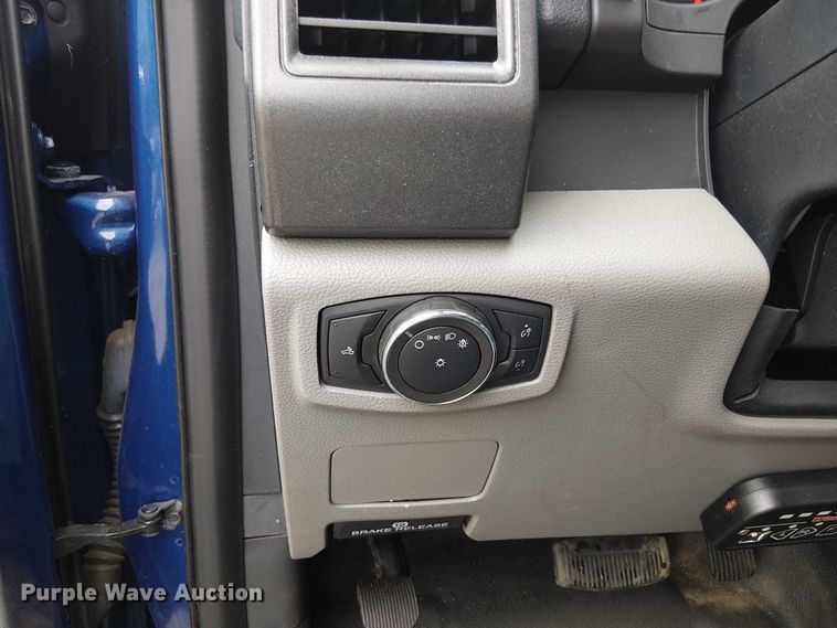 image for item EV3502 2022 Ford F350 Super Duty SuperCab pickup truck