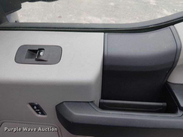 image for item EV3502 2022 Ford F350 Super Duty SuperCab pickup truck