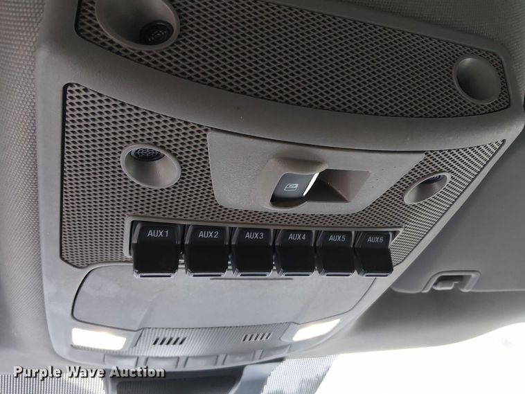 image for item EV3502 2022 Ford F350 Super Duty SuperCab pickup truck