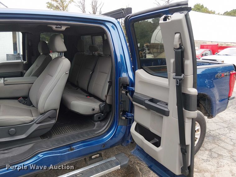 image for item EV3502 2022 Ford F350 Super Duty SuperCab pickup truck