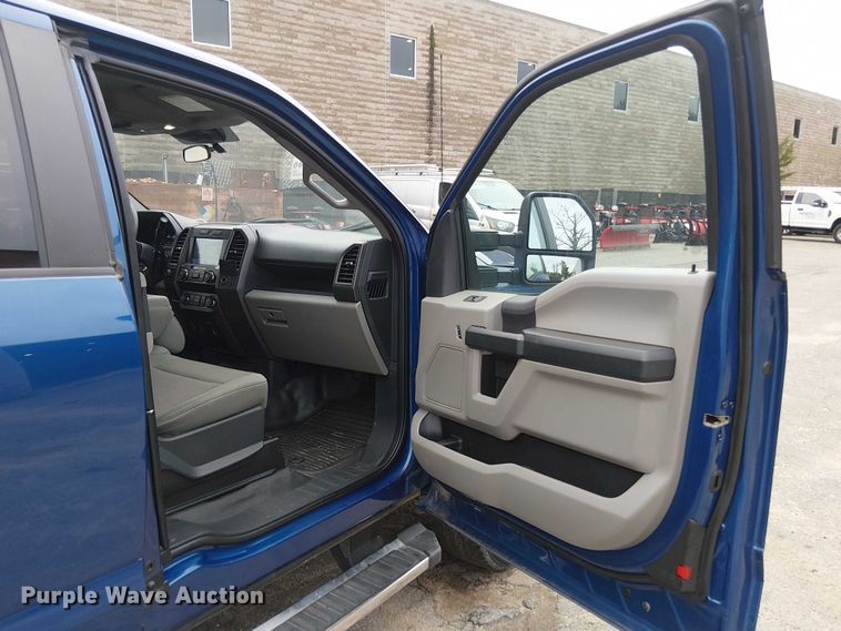 image for item EV3502 2022 Ford F350 Super Duty SuperCab pickup truck