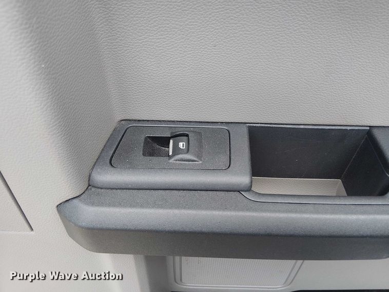 image for item EV3502 2022 Ford F350 Super Duty SuperCab pickup truck