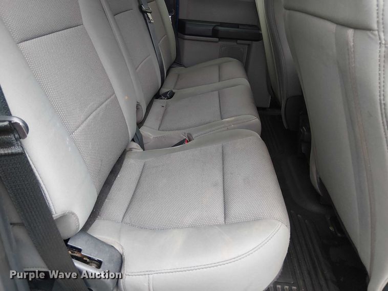 image for item EV3502 2022 Ford F350 Super Duty SuperCab pickup truck