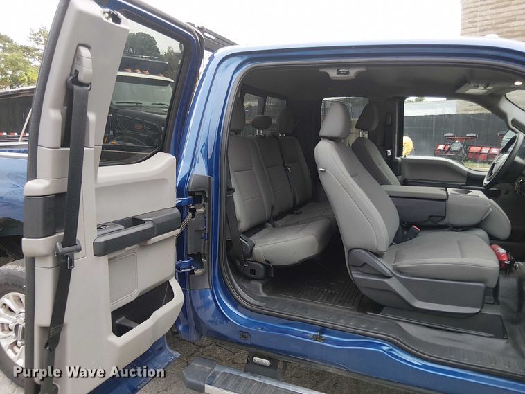 image for item EV3502 2022 Ford F350 Super Duty SuperCab pickup truck