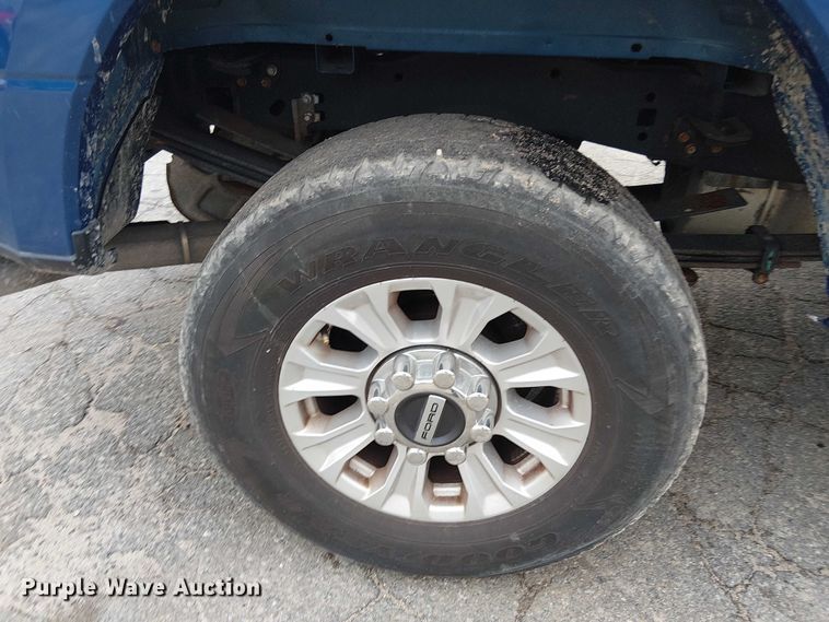 image for item EV3502 2022 Ford F350 Super Duty SuperCab pickup truck