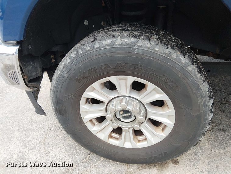 image for item EV3502 2022 Ford F350 Super Duty SuperCab pickup truck